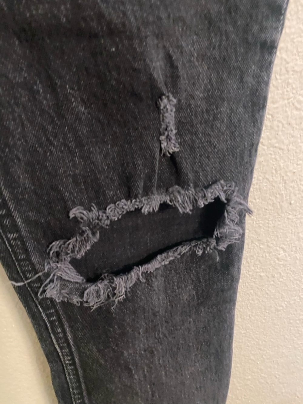 Abercrombie & Fitch Black High-Rise Distressed Jeans - Picture 7 of 9